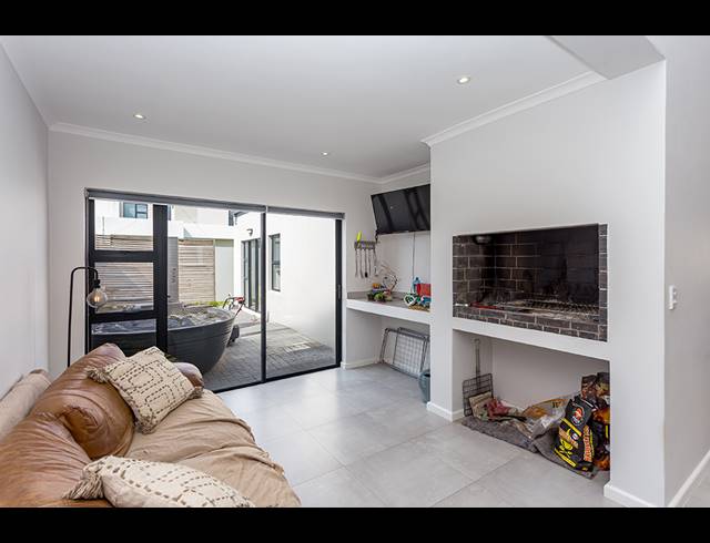 3 BEDROOM HOUSE FOR SALE IN SANDOWN